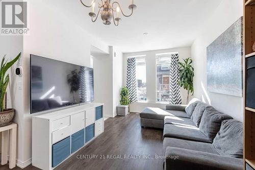 112 - 11 Applewood Lane, Toronto, ON - Indoor Photo Showing Living Room