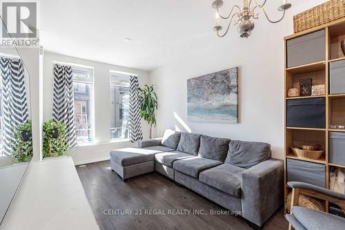 112 - 11 Applewood Lane, Toronto, ON - Indoor Photo Showing Living Room