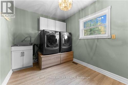 88 Chris Mullin Lane, Madawaska Valley (570 - Madawaska Valley), ON - Indoor Photo Showing Laundry Room