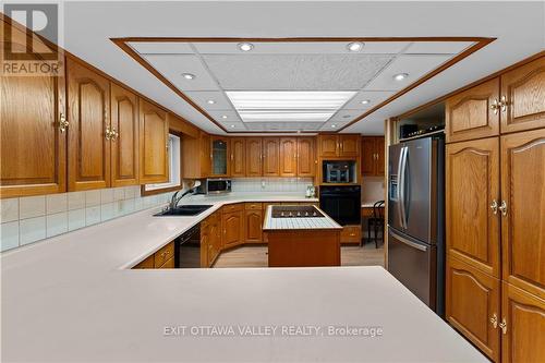 88 Chris Mullin Lane, Madawaska Valley (570 - Madawaska Valley), ON - Indoor Photo Showing Kitchen