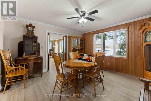 88 Chris Mullin Lane, Madawaska Valley (570 - Madawaska Valley), ON - Indoor Photo Showing Living Room