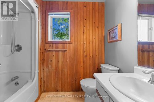 88 Chris Mullin Lane, Madawaska Valley (570 - Madawaska Valley), ON - Indoor Photo Showing Bathroom