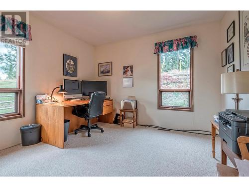 2150 Rashdale Road, Spallumcheen, BC - Indoor Photo Showing Office