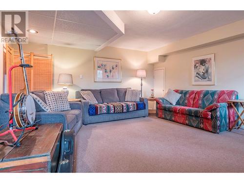 2150 Rashdale Road, Spallumcheen, BC - Indoor Photo Showing Living Room