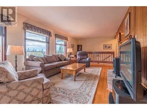 2150 Rashdale Road, Spallumcheen, BC - Indoor Photo Showing Living Room