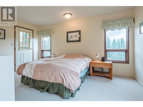 2150 Rashdale Road, Spallumcheen, BC - Indoor Photo Showing Bedroom