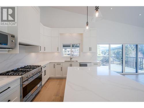 3271 Evergreen Drive, Penticton, BC - Indoor Photo Showing Kitchen With Upgraded Kitchen