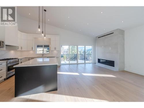 3271 Evergreen Drive, Penticton, BC - Indoor Photo Showing Kitchen With Upgraded Kitchen