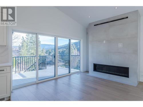 3271 Evergreen Drive, Penticton, BC - Indoor Photo Showing Living Room With Fireplace