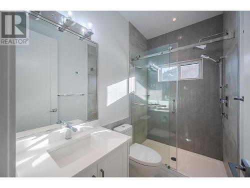 3271 Evergreen Drive, Penticton, BC - Indoor Photo Showing Bathroom