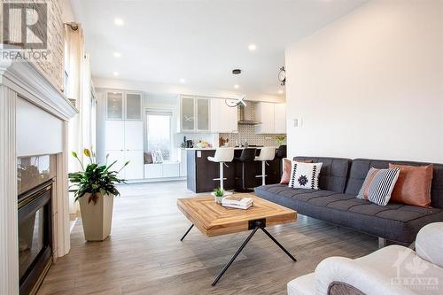 5 Halkirk Avenue, Kanata, ON - Indoor Photo Showing Living Room