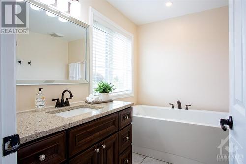 5 Halkirk Avenue, Kanata, ON - Indoor Photo Showing Bathroom