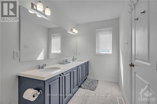 10 Pewee Place, Ottawa, ON - Indoor Photo Showing Bathroom