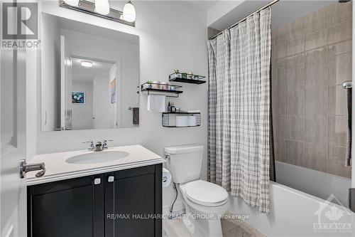 10 Pewee Place, Ottawa, ON - Indoor Photo Showing Bathroom