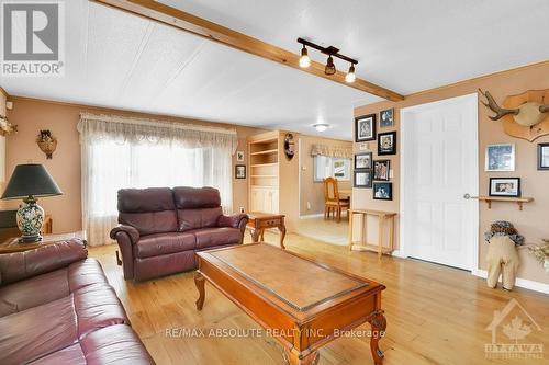 86 - 3535 St Joseph Boulevard, Ottawa, ON - Indoor Photo Showing Living Room