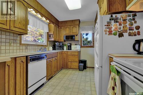 5832 Mayer Place, Regina, SK - Indoor Photo Showing Kitchen