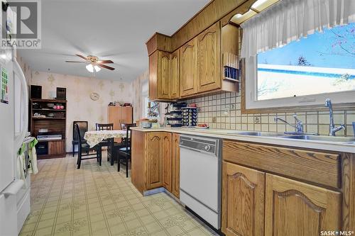 5832 Mayer Place, Regina, SK - Indoor Photo Showing Kitchen With Double Sink