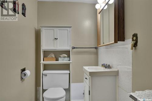 5832 Mayer Place, Regina, SK - Indoor Photo Showing Bathroom