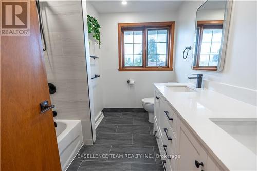 1976 Concorde Avenue, Cornwall, ON - Indoor Photo Showing Bathroom