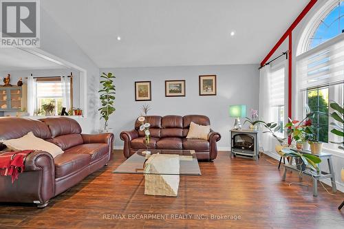 115 Provident Way, Hamilton, ON - Indoor Photo Showing Living Room