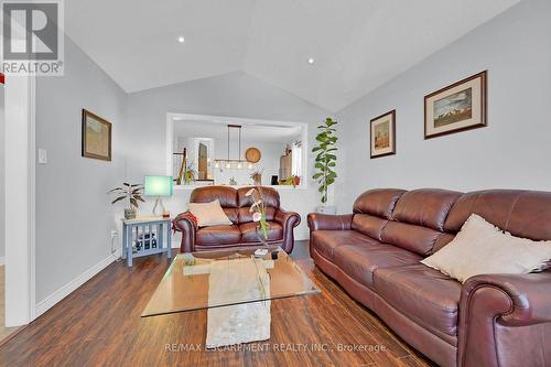 115 Provident Way, Hamilton, ON - Indoor Photo Showing Living Room