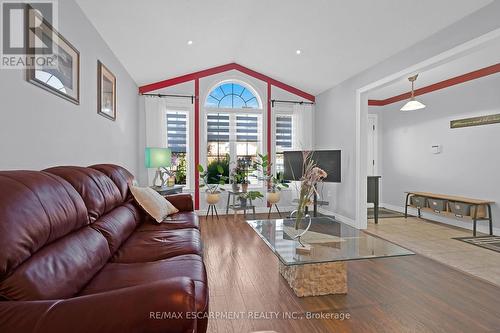 115 Provident Way, Hamilton, ON - Indoor Photo Showing Living Room