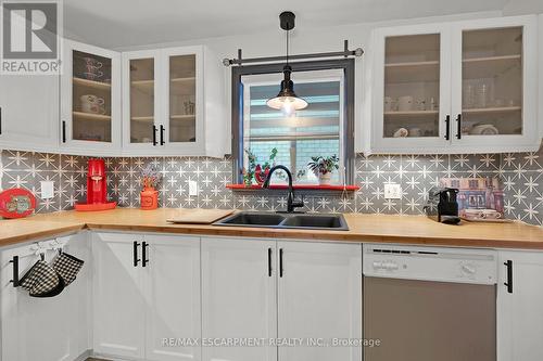 115 Provident Way, Hamilton, ON - Indoor Photo Showing Kitchen With Double Sink