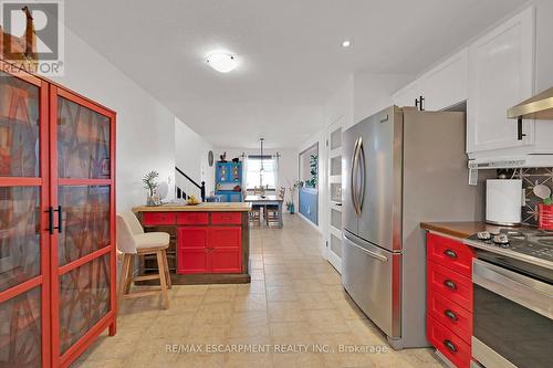 115 Provident Way, Hamilton, ON - Indoor Photo Showing Kitchen