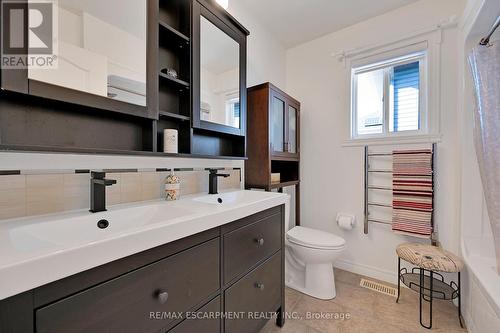 115 Provident Way, Hamilton, ON - Indoor Photo Showing Bathroom