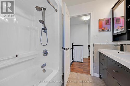 115 Provident Way, Hamilton, ON - Indoor Photo Showing Bathroom