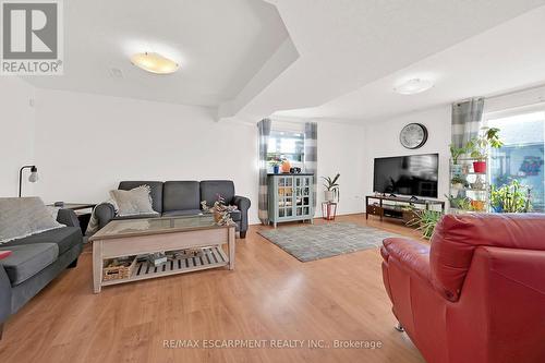 115 Provident Way, Hamilton, ON - Indoor Photo Showing Living Room