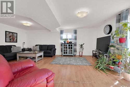 115 Provident Way, Hamilton, ON - Indoor Photo Showing Living Room