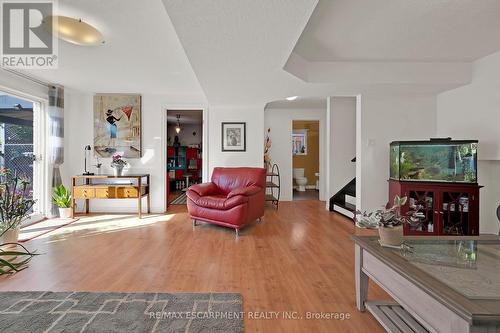 115 Provident Way, Hamilton, ON - Indoor Photo Showing Living Room