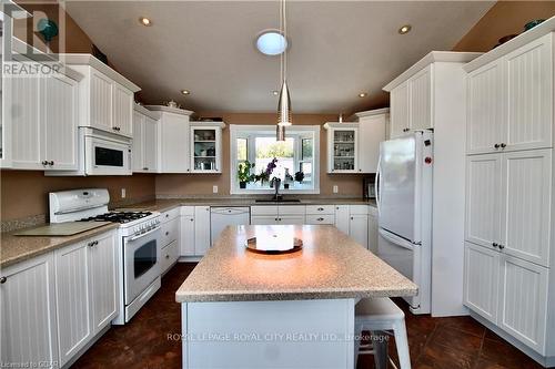 211 Eagle Road, Northern Bruce Peninsula, ON - Indoor Photo Showing Kitchen