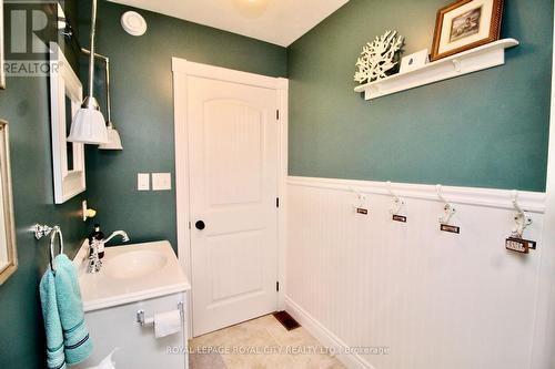 211 Eagle Road, Northern Bruce Peninsula, ON - Indoor Photo Showing Bathroom