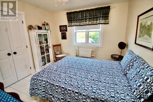 211 Eagle Road, Northern Bruce Peninsula, ON - Indoor Photo Showing Bedroom