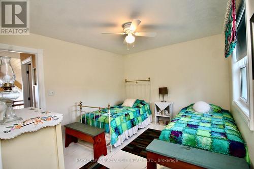 211 Eagle Road, Northern Bruce Peninsula, ON - Indoor Photo Showing Bedroom