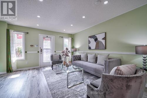 24 Ellesmere Street, Richmond Hill, ON - Indoor Photo Showing Living Room