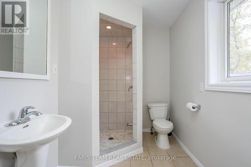 161 Brentwood Road, Essa, ON - Indoor Photo Showing Bathroom