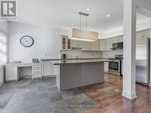 29 The Meadows Avenue, Markham, ON - Indoor Photo Showing Kitchen