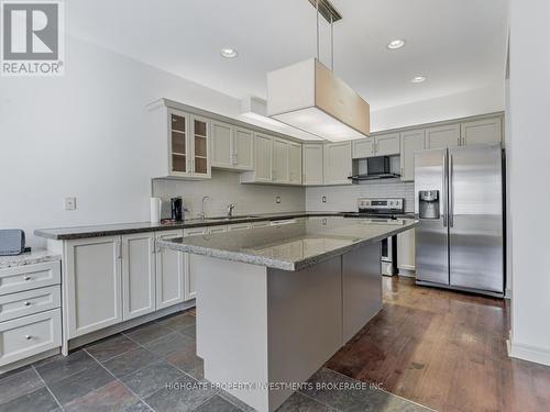 29 The Meadows Avenue, Markham, ON - Indoor Photo Showing Kitchen With Upgraded Kitchen