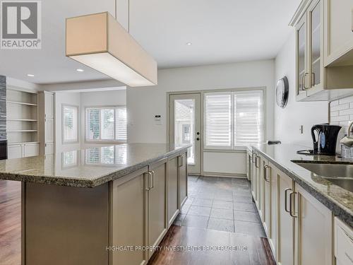 29 The Meadows Avenue, Markham, ON - Indoor Photo Showing Kitchen With Upgraded Kitchen