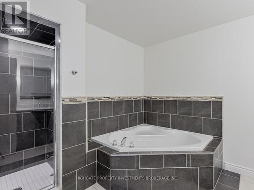 29 The Meadows Avenue, Markham, ON - Indoor Photo Showing Bathroom