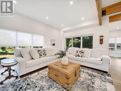 3963 Hilltop Road, Ramara, ON - Indoor Photo Showing Living Room