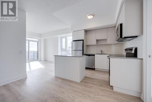 1502 - 202 Burnhamthorpe Road E, Mississauga, ON - Indoor Photo Showing Kitchen