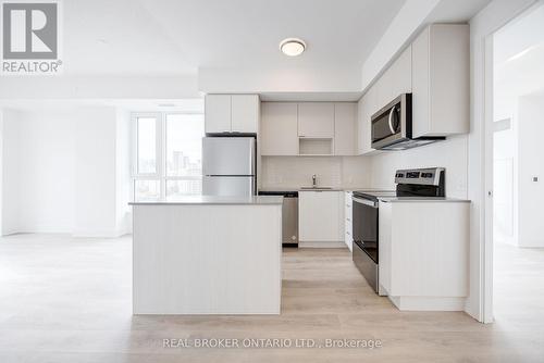 1502 - 202 Burnhamthorpe Road E, Mississauga, ON - Indoor Photo Showing Kitchen