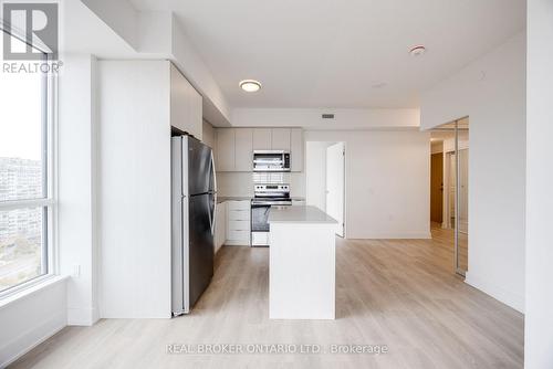 1502 - 202 Burnhamthorpe Road E, Mississauga, ON - Indoor Photo Showing Kitchen