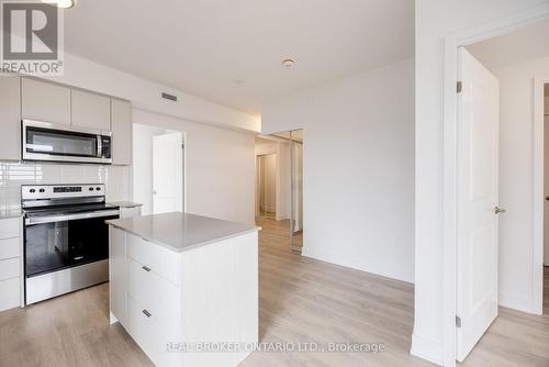 1502 - 202 Burnhamthorpe Road E, Mississauga, ON - Indoor Photo Showing Kitchen