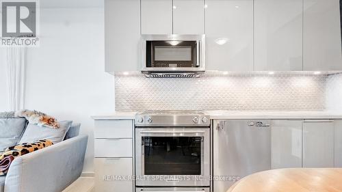 3819 - 30 Shorebreeze Drive, Toronto, ON - Indoor Photo Showing Kitchen