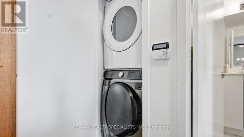 3819 - 30 Shorebreeze Drive, Toronto, ON - Indoor Photo Showing Laundry Room